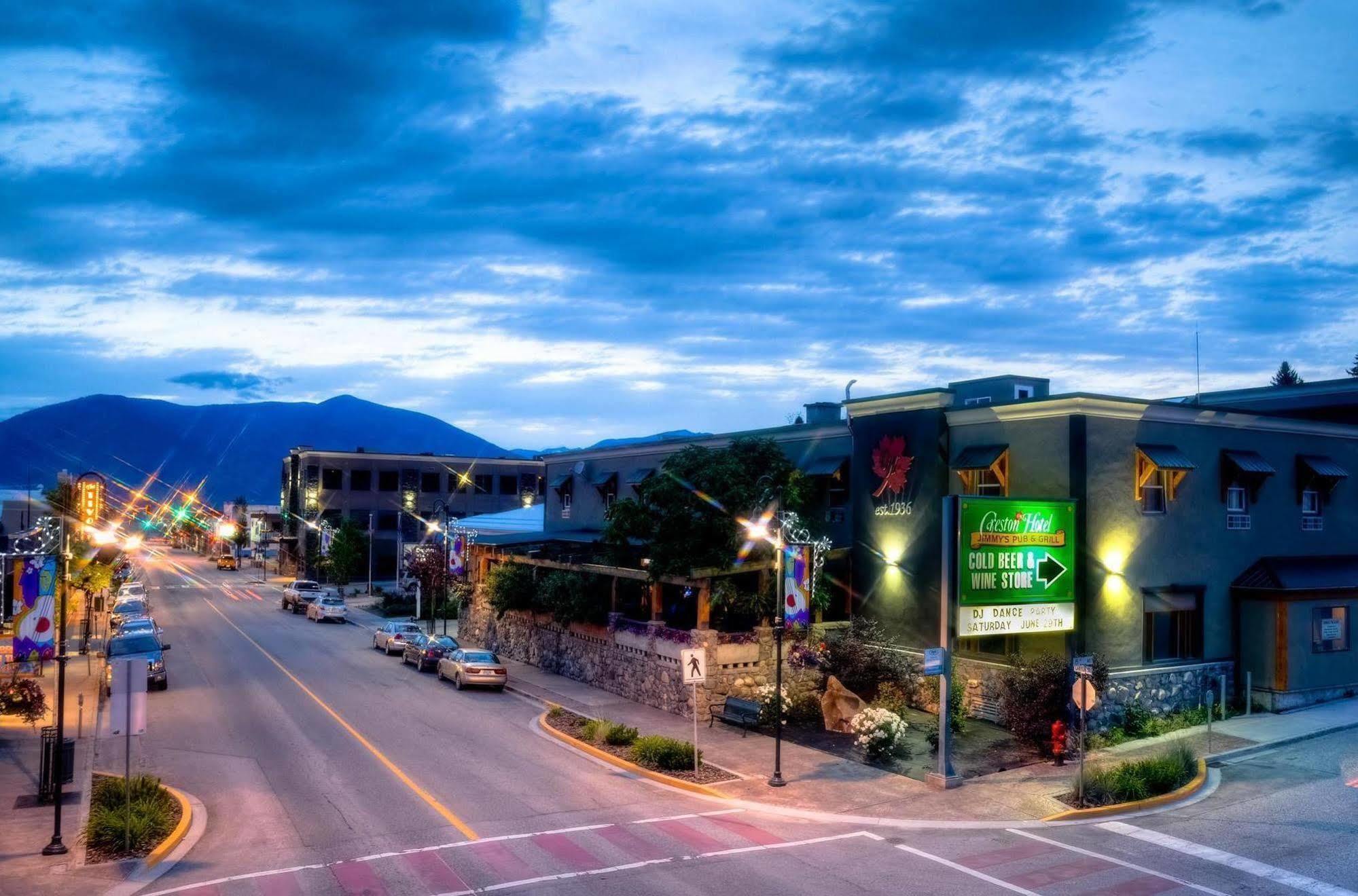 Creston Hotel & Suites Exterior photo