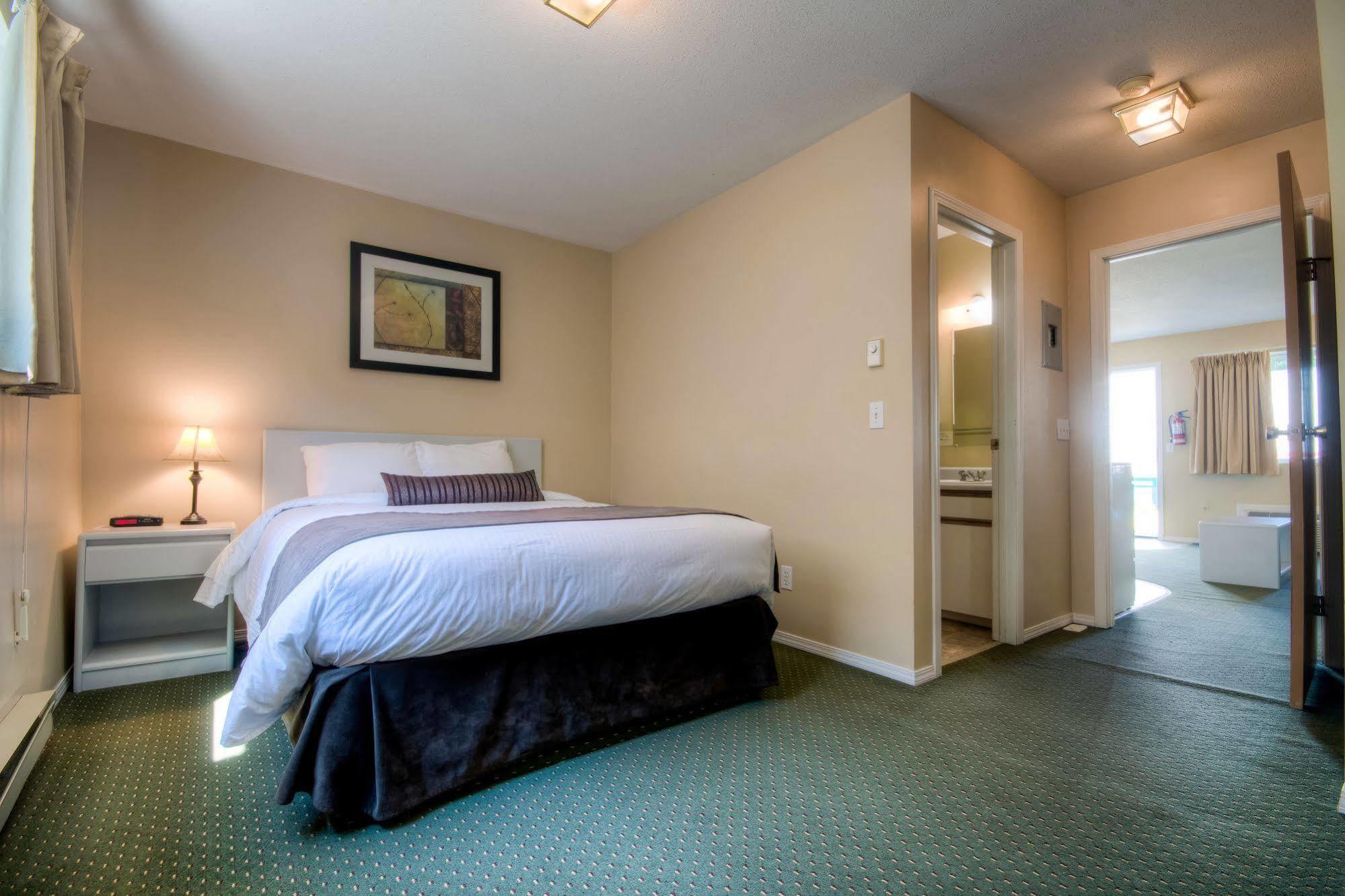 Creston Hotel & Suites Exterior photo
